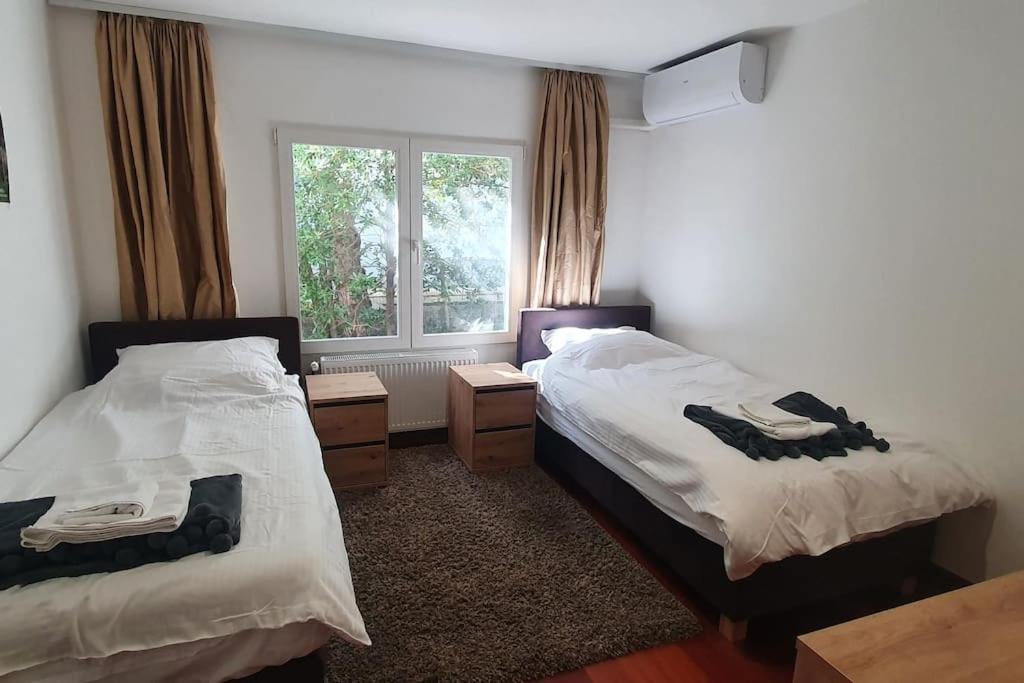 Novi Escape 2 Beachfront 4 Star Apartment โนวีวีโนดอลสกี ภายนอก รูปภาพ